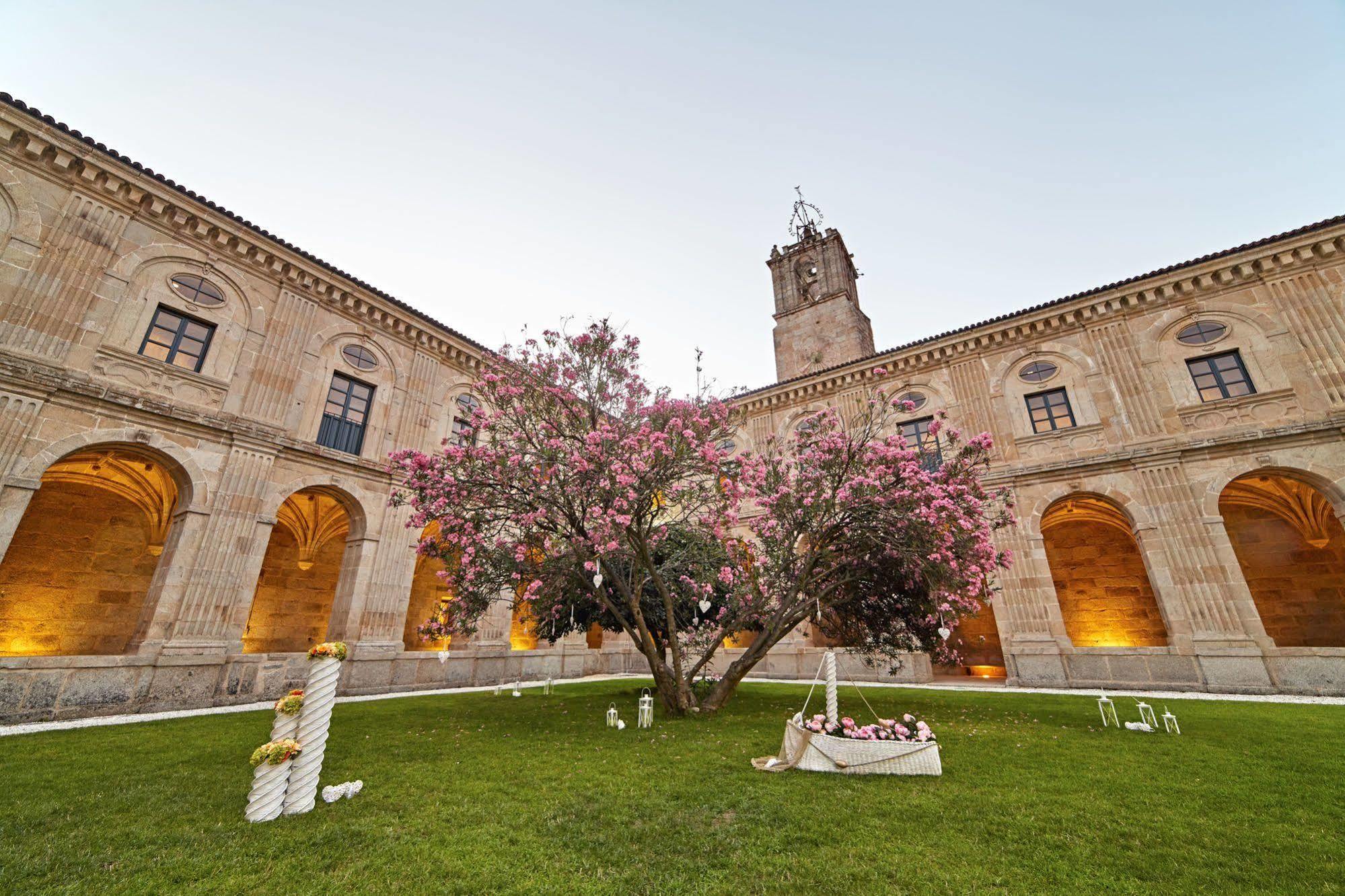 Eurostars Monumento Monasterio De San Clodio Hotel Leiro エクステリア 写真